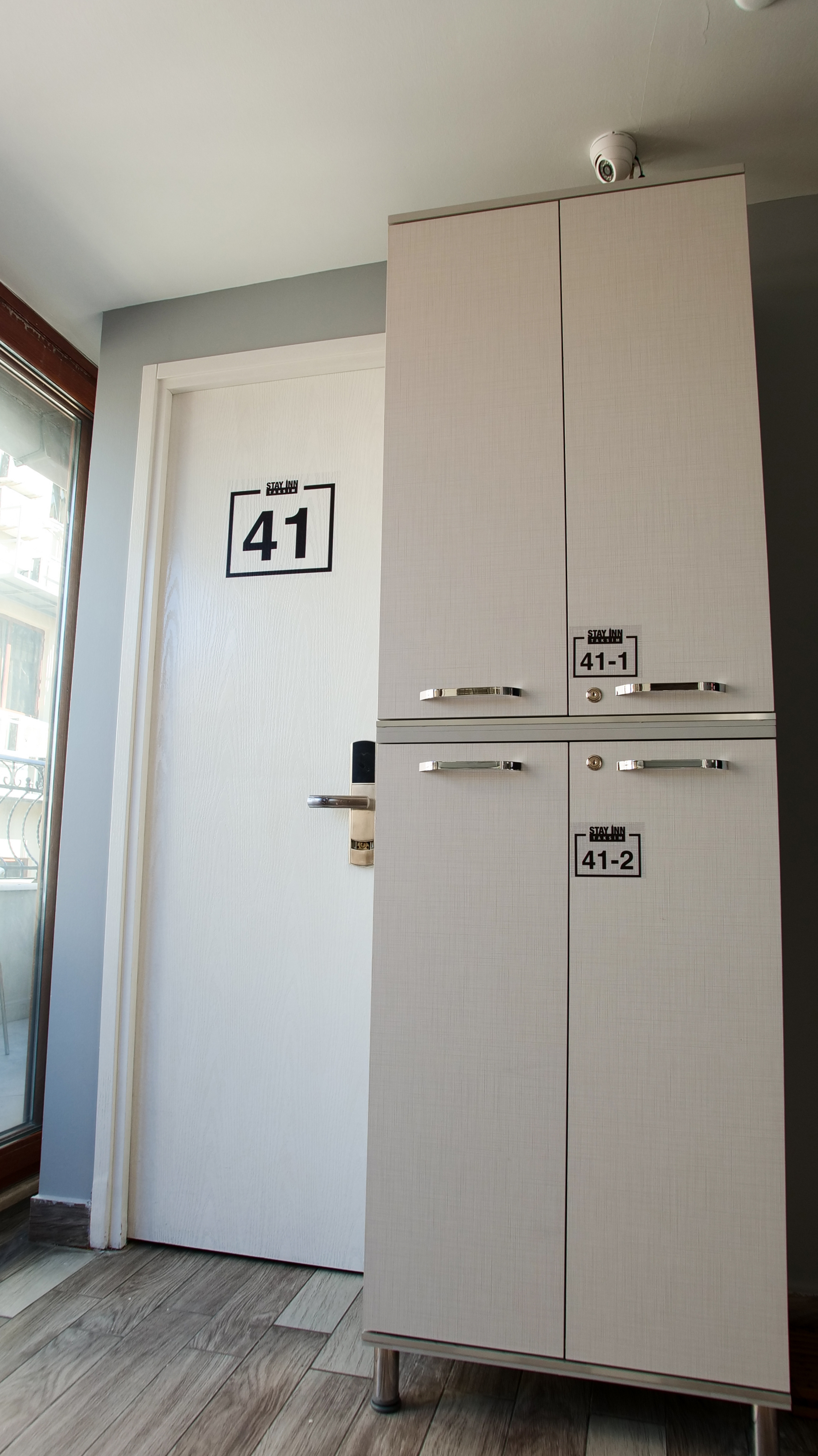 Free lockers of the female dorm guests