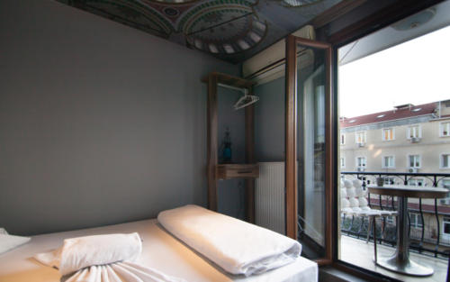 Double room with shared bathroom has a balcony.