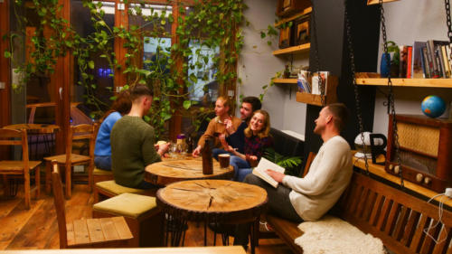 The guests can enjoy a cup of tea, Italian espresso or Turkish coffee in the chic cafe of the hostel.